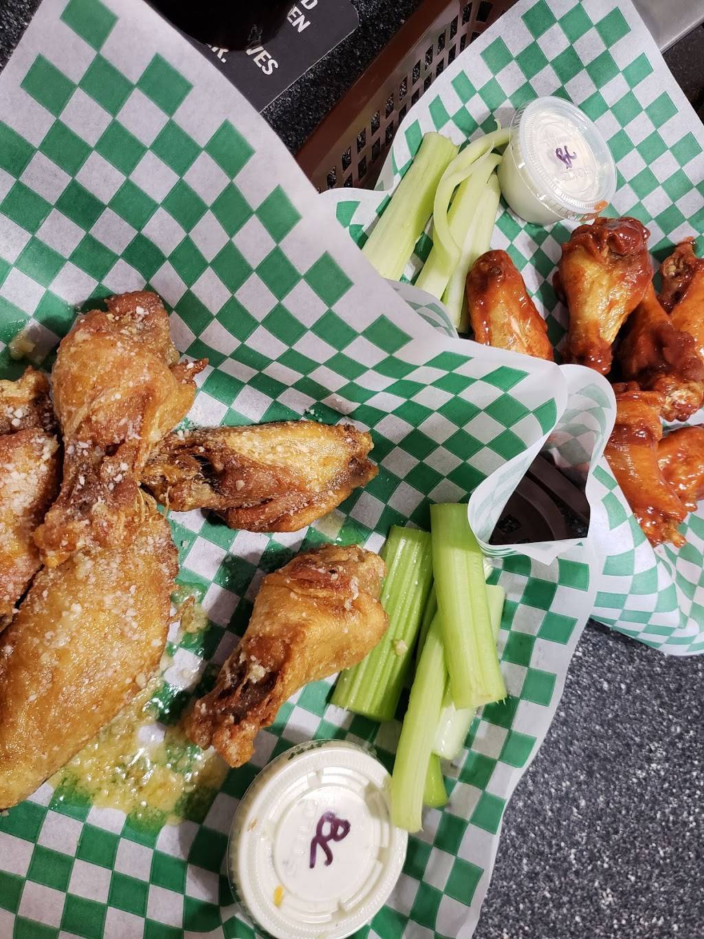 Tailgatorz | restaurant | 3411 S Ridgewood Ave, Edgewater, FL 32141, USA | 3864104783 OR +1 386-410-4783