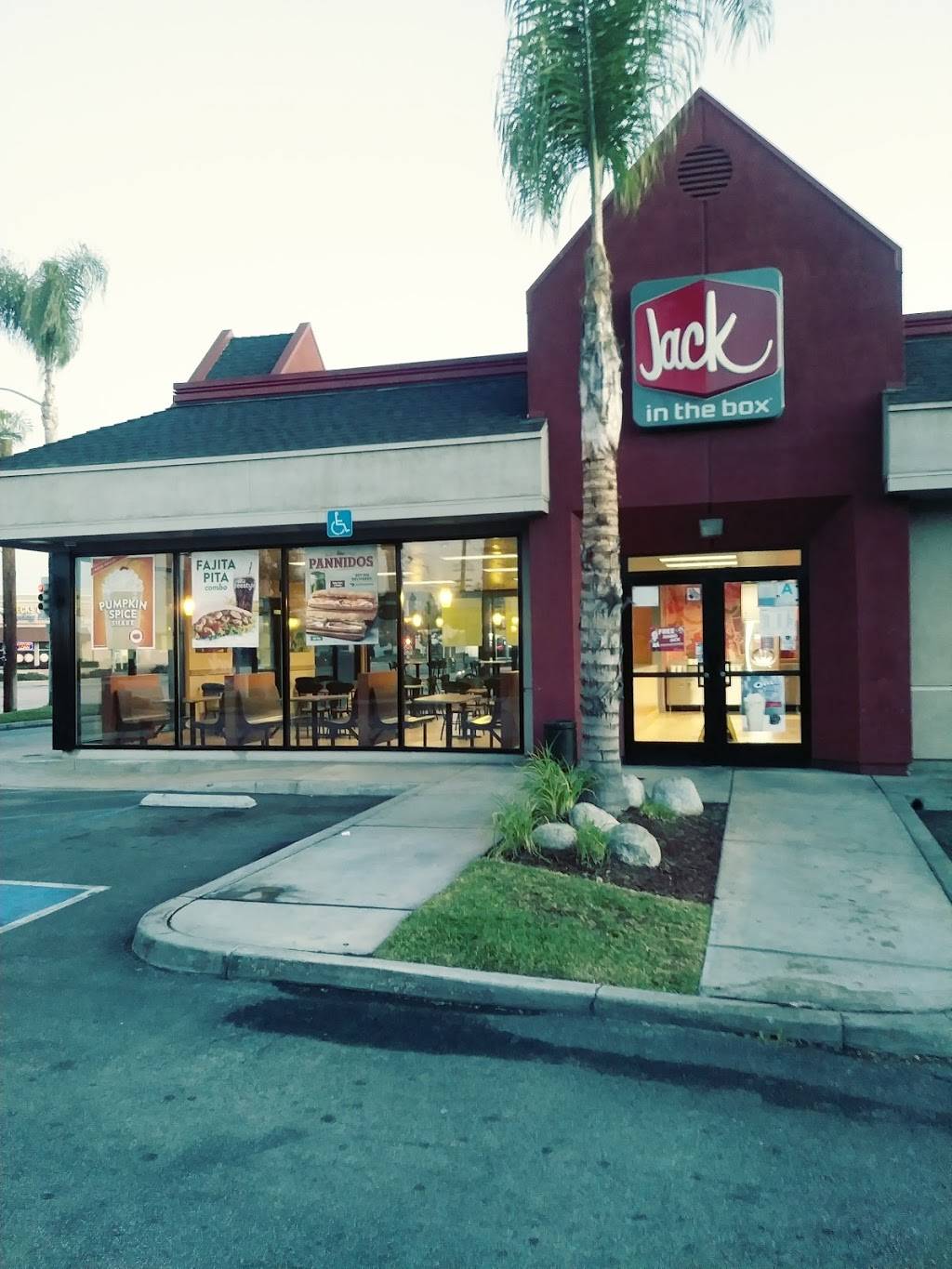 Jack in the Box | restaurant | 869 W Washington Blvd, Montebello, CA 90640, USA | 3237226943 OR +1 323-722-6943