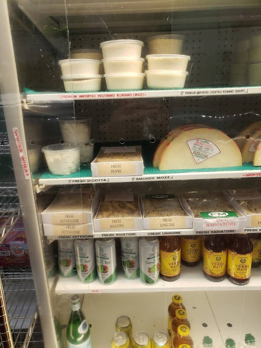 Fratelli Market | restaurant | 17 Cedar Heights Rd, Stamford, CT 06905, USA | 2033221632 OR +1 203-322-1632