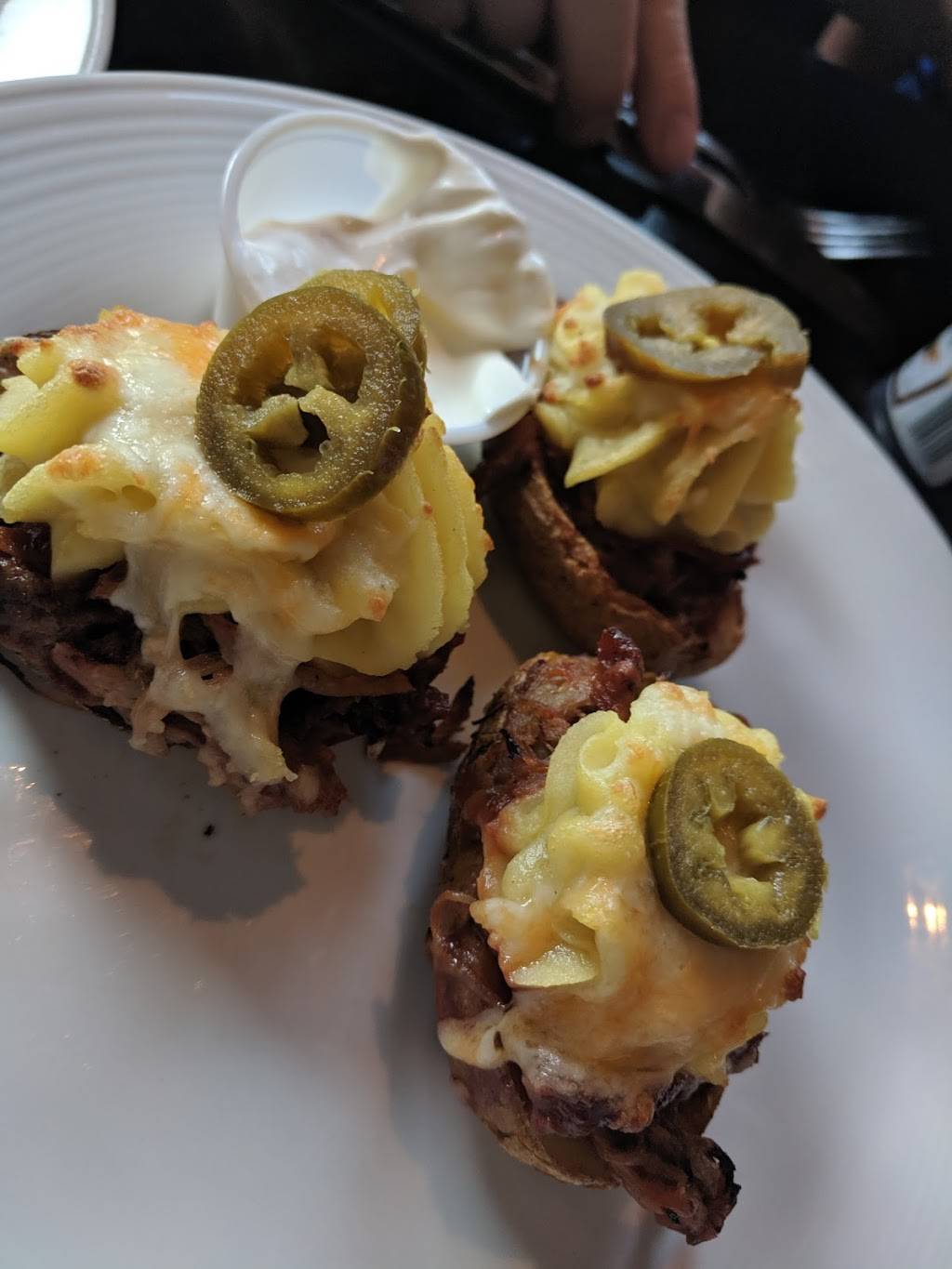 The Black Dog Pub | restaurant | 87 Island Rd, Scarborough, ON M1C 2P6, Canada | 4162864544 OR +1 416-286-4544