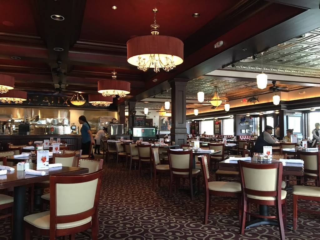 Pappadeaux Seafood Kitchen | restaurant | 12420 East Fwy, Houston, TX 77015, USA | 7138604001 OR +1 713-860-4001