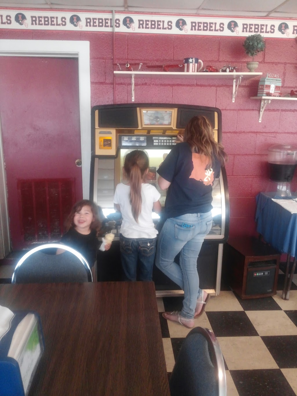 Dylans Restaurant | restaurant | 2908 N 7th St, West Monroe, LA 71291, USA | 3183249753 OR +1 318-324-9753