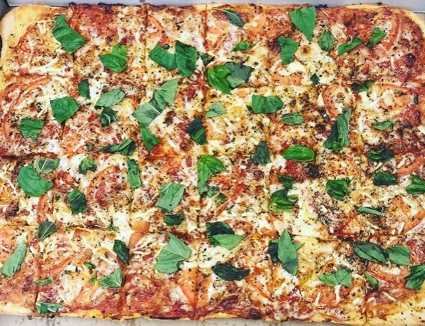 Volcano Pizzeria | restaurant | Lake-Carlton Plaza, 145 Carlton St, St. Catharines, ON L2R 1R5, Canada | 9056412555 OR +1 905-641-2555