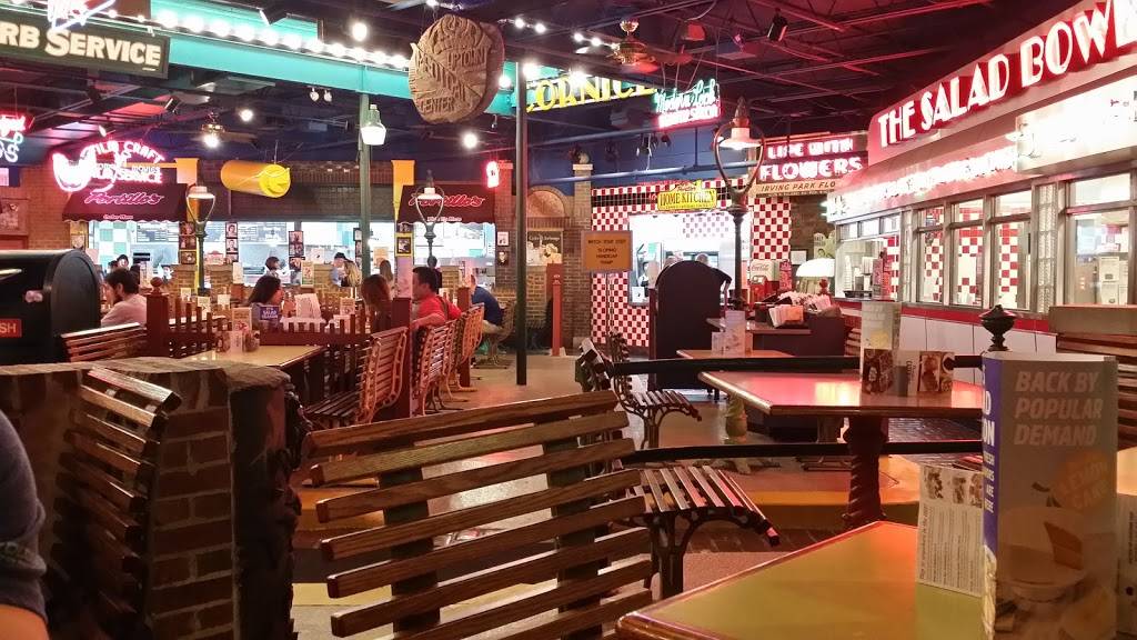 Portillos Hot Dogs | meal takeaway | 134 E Lake St, Bloomingdale, IL 60108, USA | 6303513855 OR +1 630-351-3855