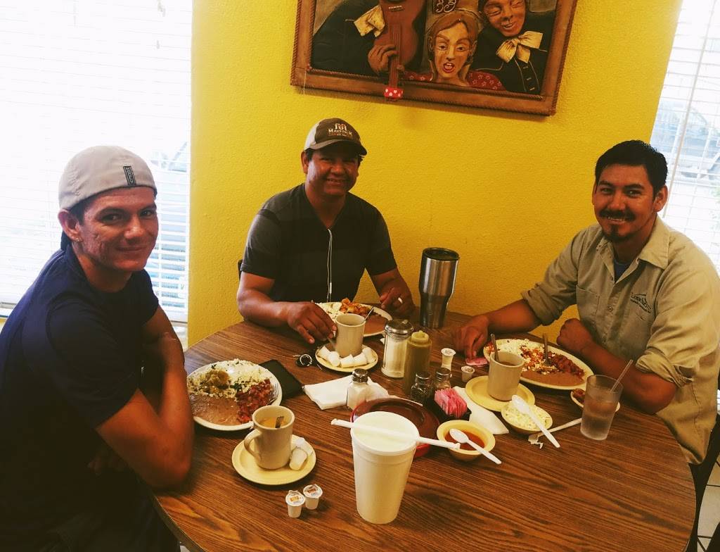 Los Laureles | restaurant | 1918 West Ave, San Antonio, TX 78201, USA | 2107361255 OR +1 210-736-1255