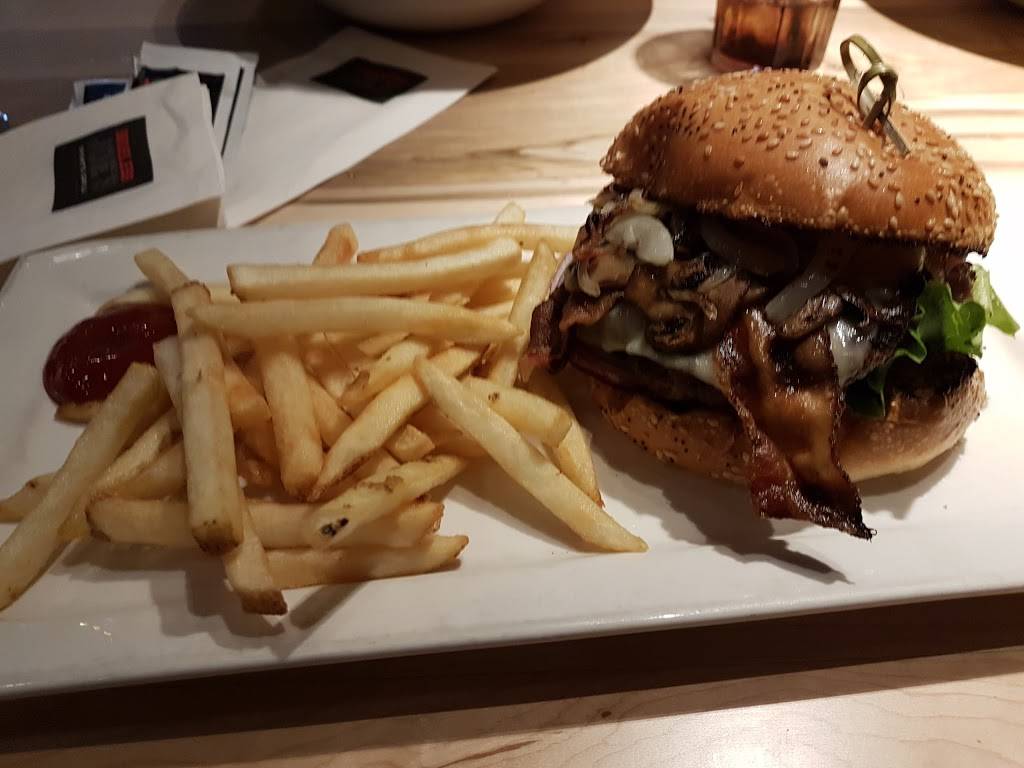 Shoeless Joes Sports Grill | restaurant | 245 Morningside Ave d1, Scarborough, ON M1E 3E6, Canada | 4162080004 OR +1 416-208-0004