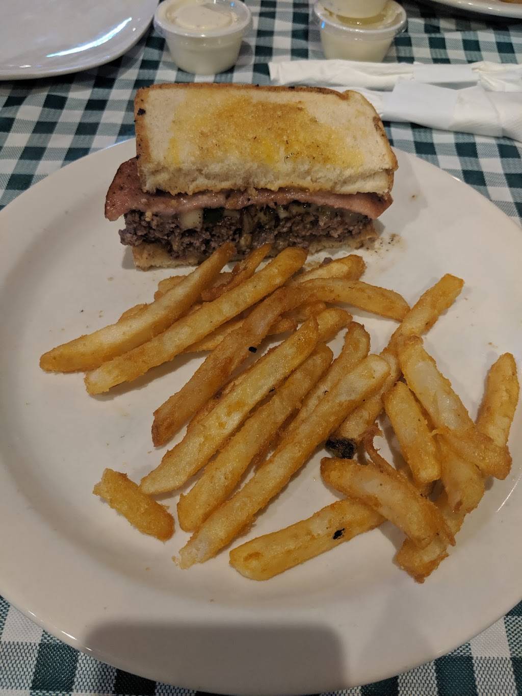 Midway Bar & Grill LLC | restaurant | 13551 MO-32, Ste. Genevieve, MO 63670, USA | 5738831006 OR +1 573-883-1006