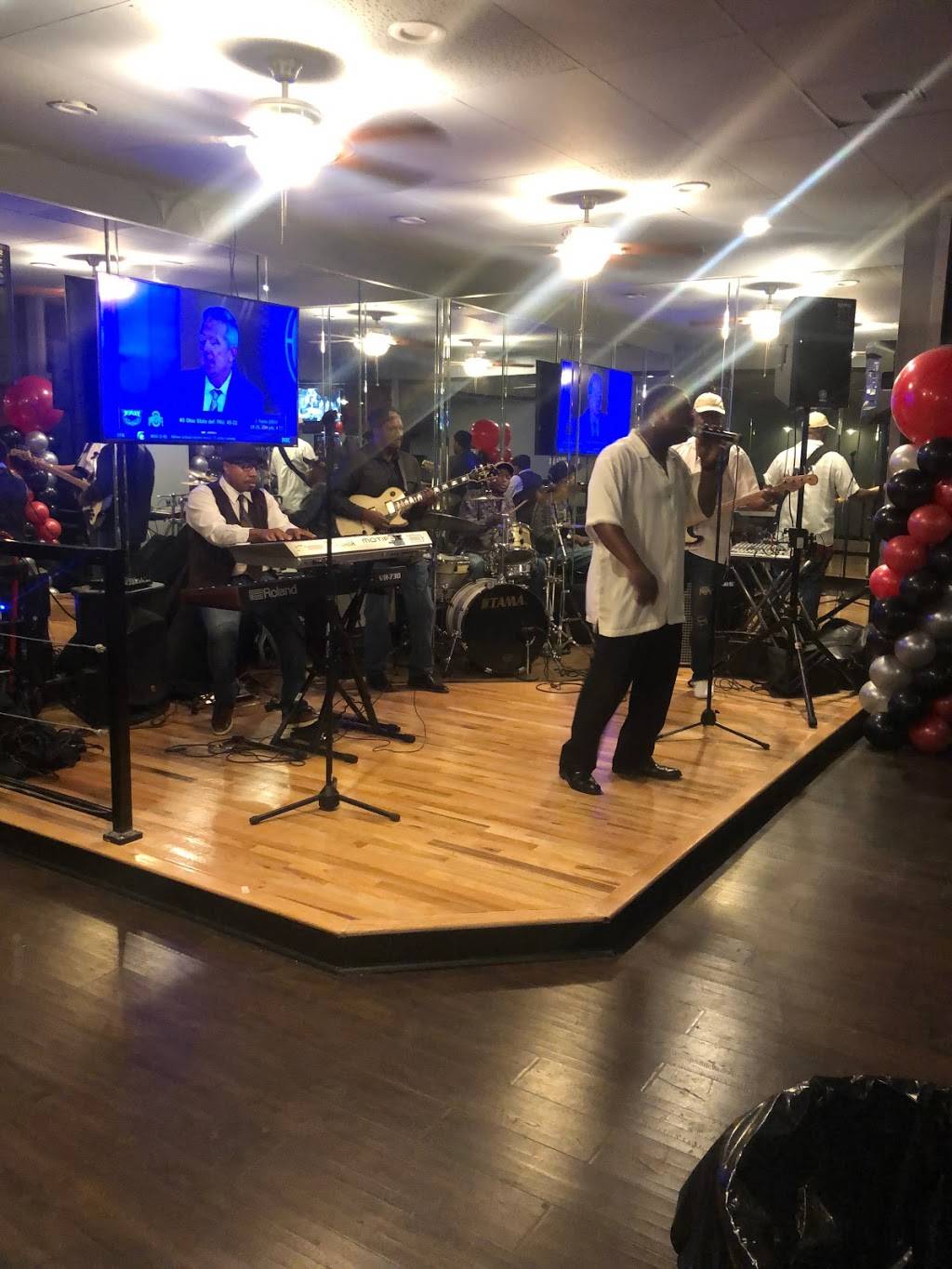 Sweetz Bar and Grille | night club | 4167 W 183rd St, Country Club Hills, IL 60478, USA | 7089600783 OR +1 708-960-0783