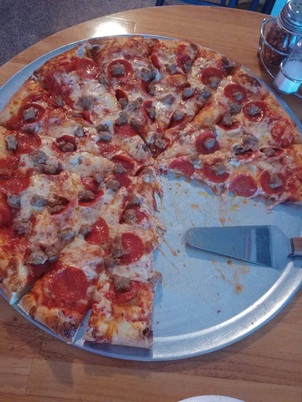 Fratellis Pizzeria | restaurant | 15065 Vista Rd, Helendale, CA 92342, USA | 7608436902 OR +1 760-843-6902