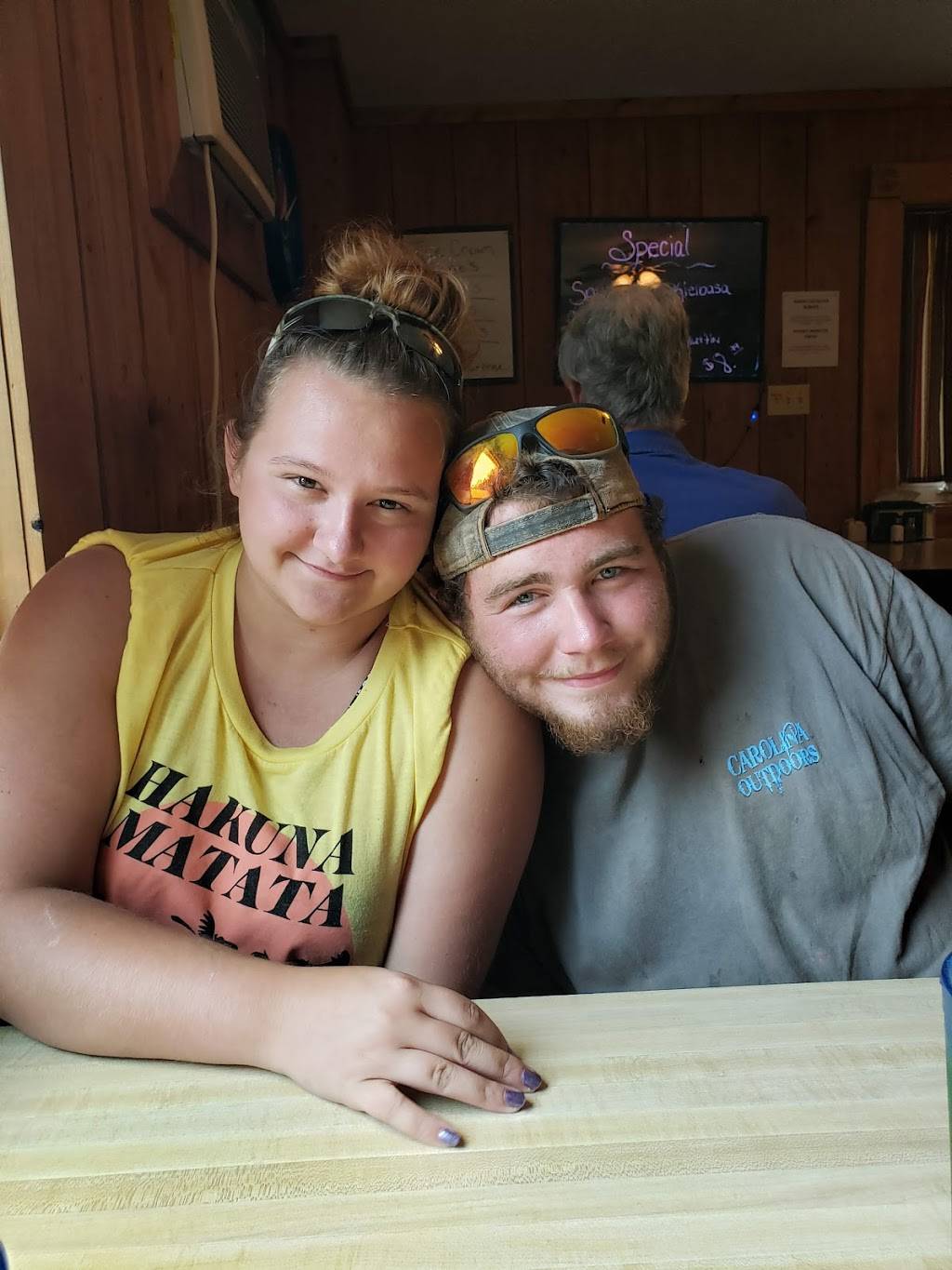 Minney’s Family Restaurant | restaurant | 8199 Elk River Rd, Frametown, WV 26623, USA | 3043648585 OR +1 304-364-8585