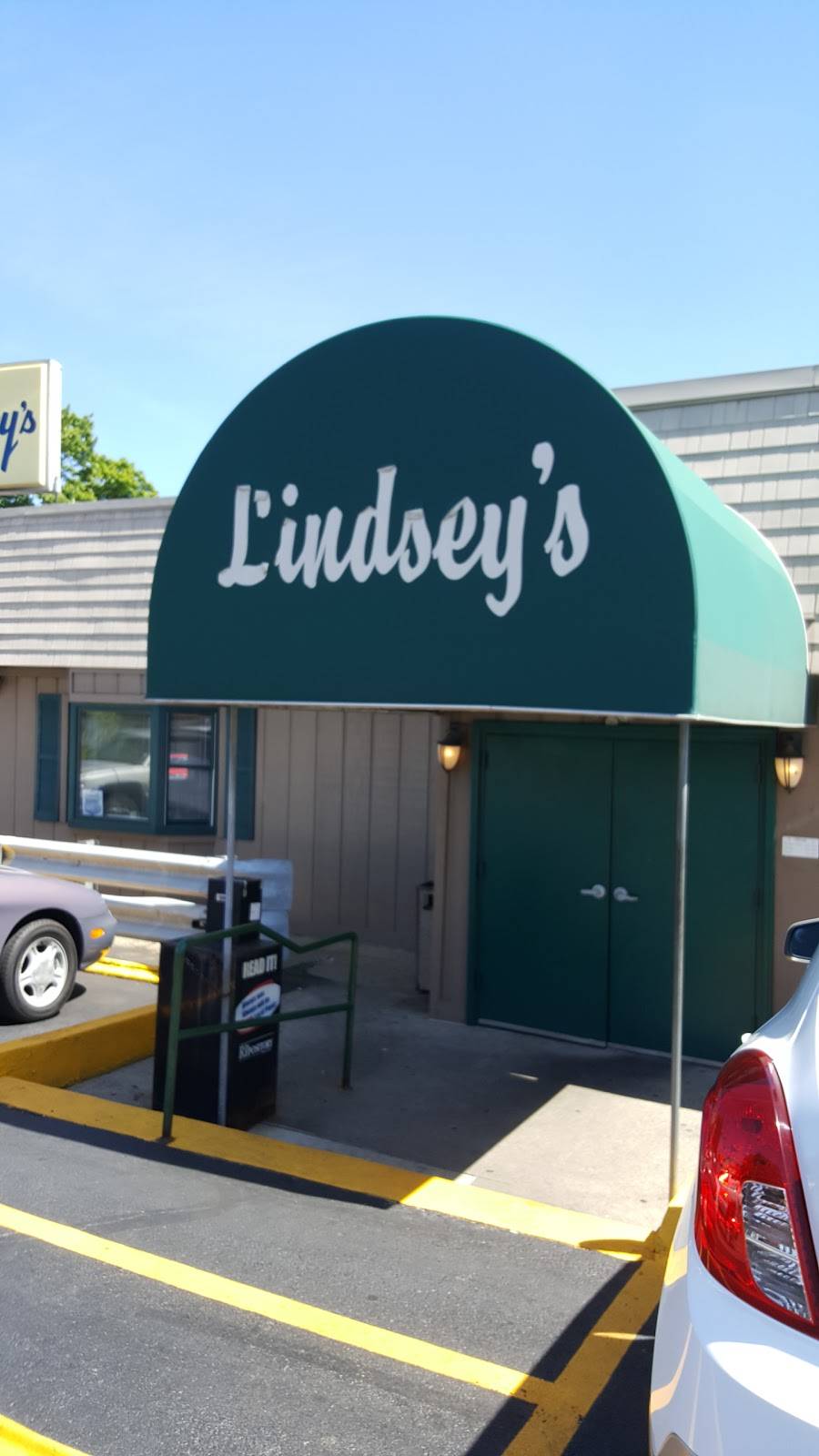 Lindseys Restaurant | restaurant | 1900 Tuscarawas St W, Canton, OH 44708, USA | 3304556908 OR +1 330-455-6908
