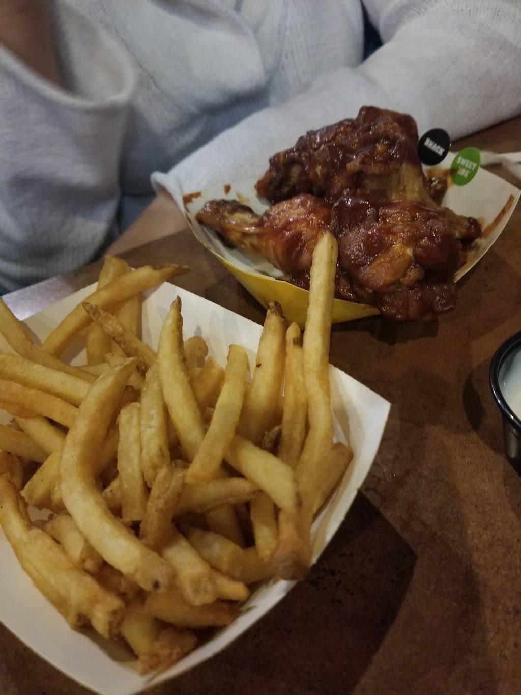 Buffalo Wild Wings | restaurant | 14466 Potomac Mills Rd, Woodbridge, VA 22192, USA | 7034929464 OR +1 703-492-9464