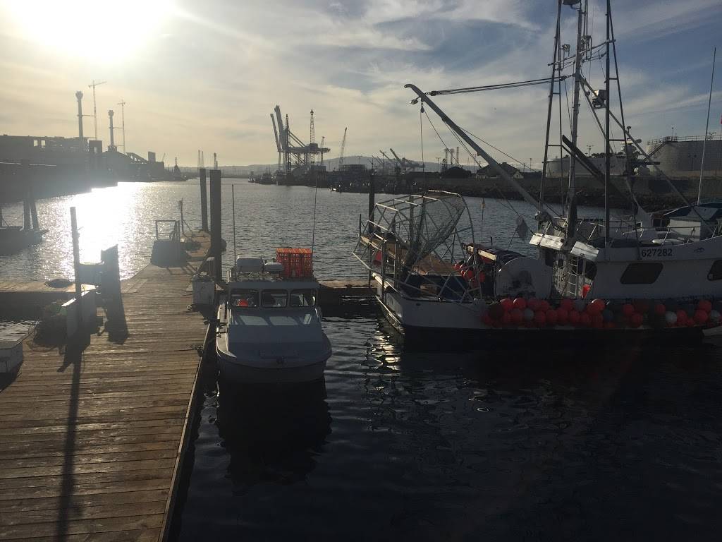 Queens Wharf Restaurant | restaurant | 555 Pico Ave, Long Beach, CA 90802, USA | 5624953617 OR +1 562-495-3617