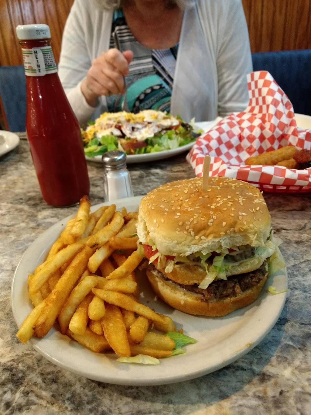 Blue Ribbon Smokehouse Restaurant & Bakery | restaurant | 261 Main St, Phelps, NY 14532, USA | 3155489206 OR +1 315-548-9206