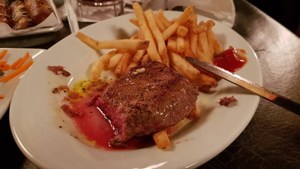 Ruby Tuesday | restaurant | 2514 Santa Barbara Blvd, Cape Coral, FL 33914, USA | 2392422131 OR +1 239-242-2131