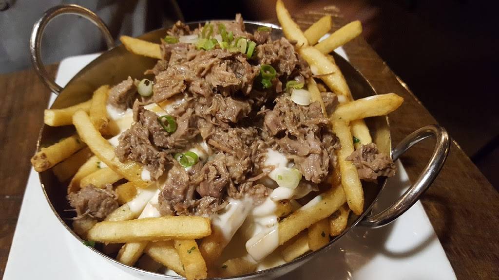 Newhall Refinery | restaurant | 24258 Main St, Santa Clarita, CA 91321, USA | 6613884477 OR +1 661-388-4477