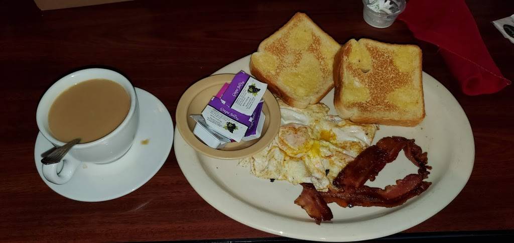 Joes Place | restaurant | 120 N Live Oak St, Fayetteville, TX 78940, USA | 9793789035 OR +1 979-378-9035