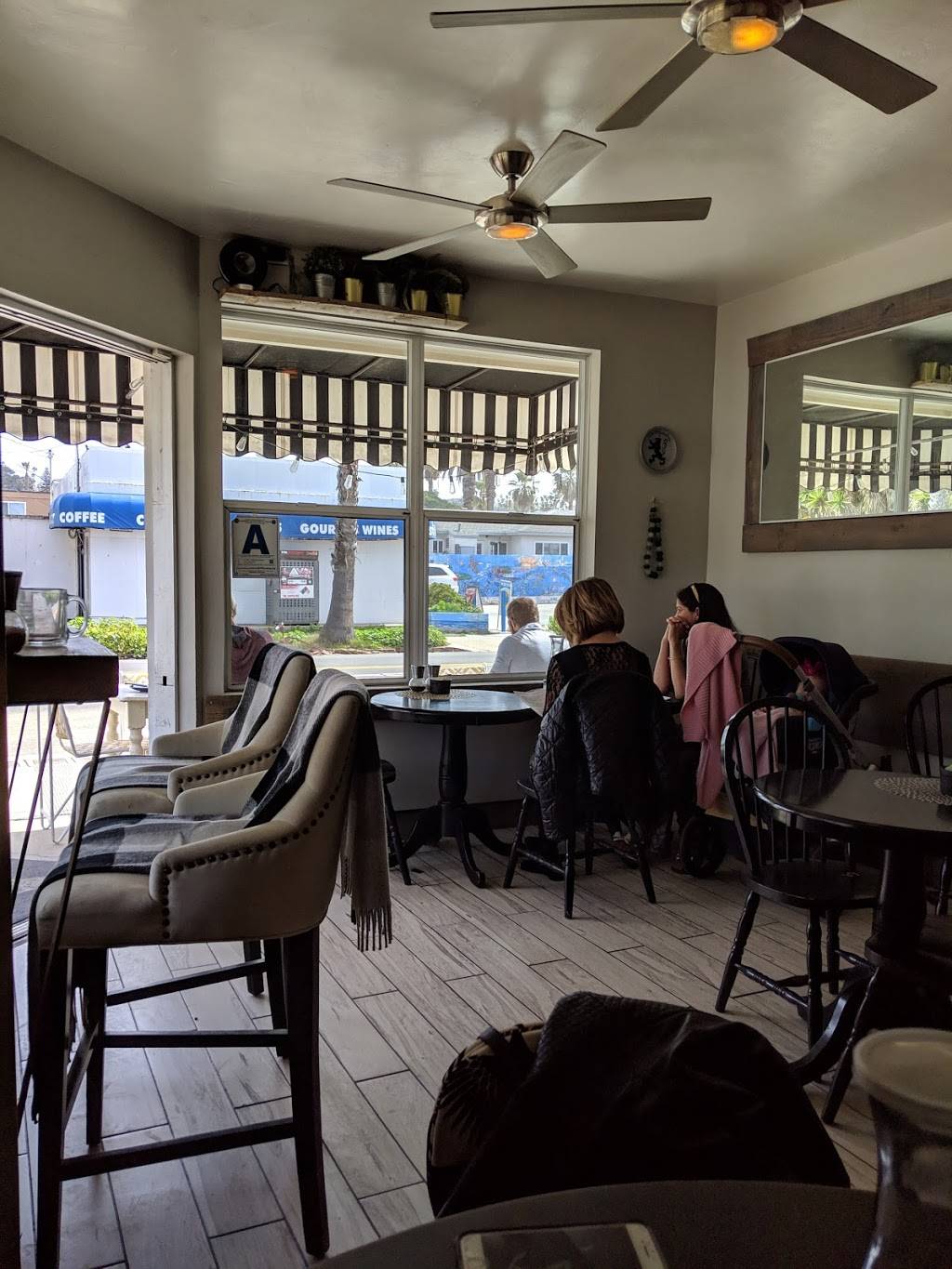Little Lion Cafe | cafe | 1424 Sunset Cliffs Blvd, San Diego, CA 92107, USA | 6197566921 OR +1 619-756-6921