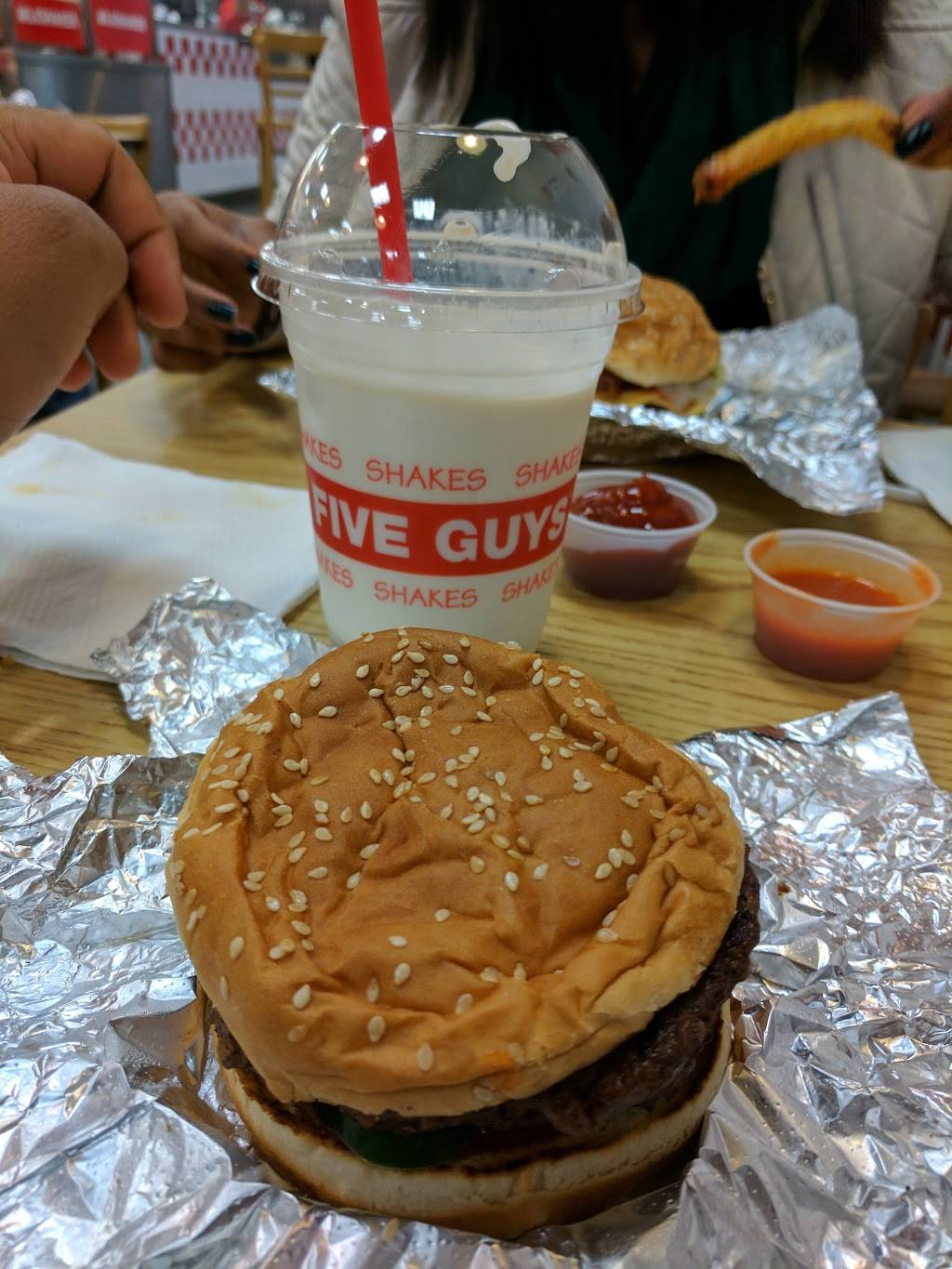 Five Guys | meal takeaway | 250 N Plainfield Rd, West Lebanon, NH 03784, USA | 6037908076 OR +1 603-790-8076