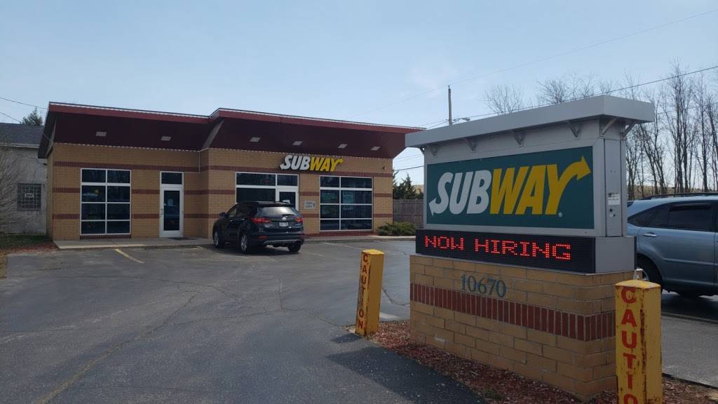 Subway | restaurant | 10670 S Chicago Rd, Oak Creek, WI 53154, USA | 4147626707 OR +1 414-762-6707