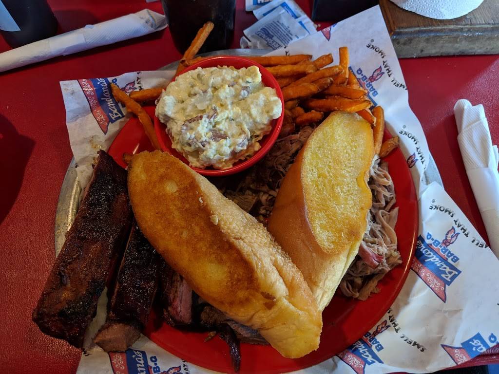 Bandanas Bar-B-Q | restaurant | 308 S 44th St, Mt Vernon, IL 62864, USA | 6183156550 OR +1 618-315-6550