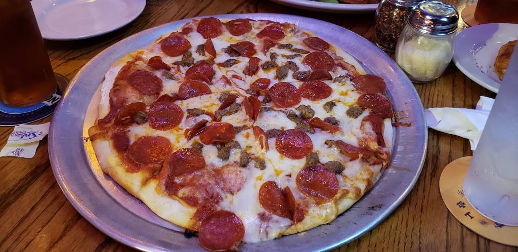 Big As On the Riverfront | restaurant | 308 N Main St, St Charles, MO 63301, USA | 6369499900 OR +1 636-949-9900