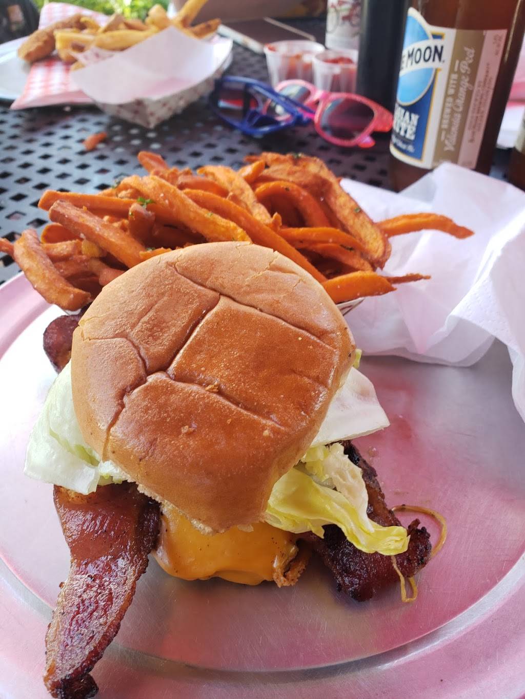 Burger Me | restaurant | 10418 Donner Pass Rd, Truckee, CA 96161, USA | 5305878852 OR +1 530-587-8852