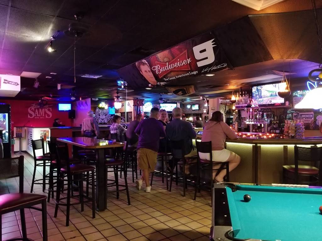 Famous Sams | restaurant | 1970 W River Rd, Tucson, AZ 85704, USA | 5202920492 OR +1 520-292-0492