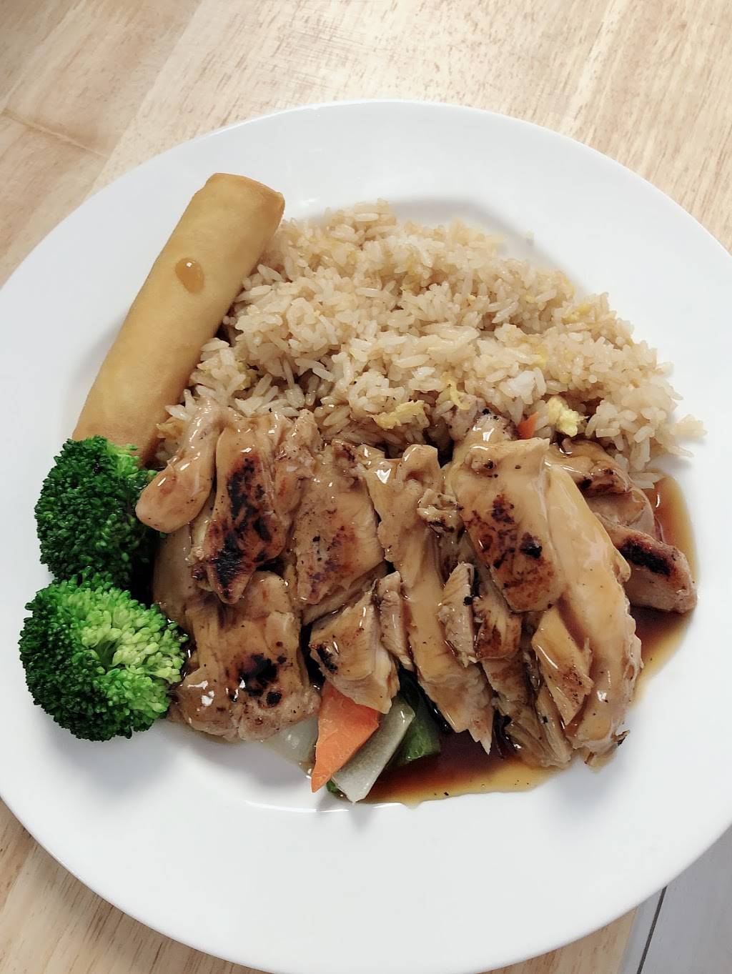 Hamachi Asian Bistro & Sushi | restaurant | 1440 S Country Club Dr Suite #3, Mesa, AZ 85210, USA | 4806216800 OR +1 480-621-6800