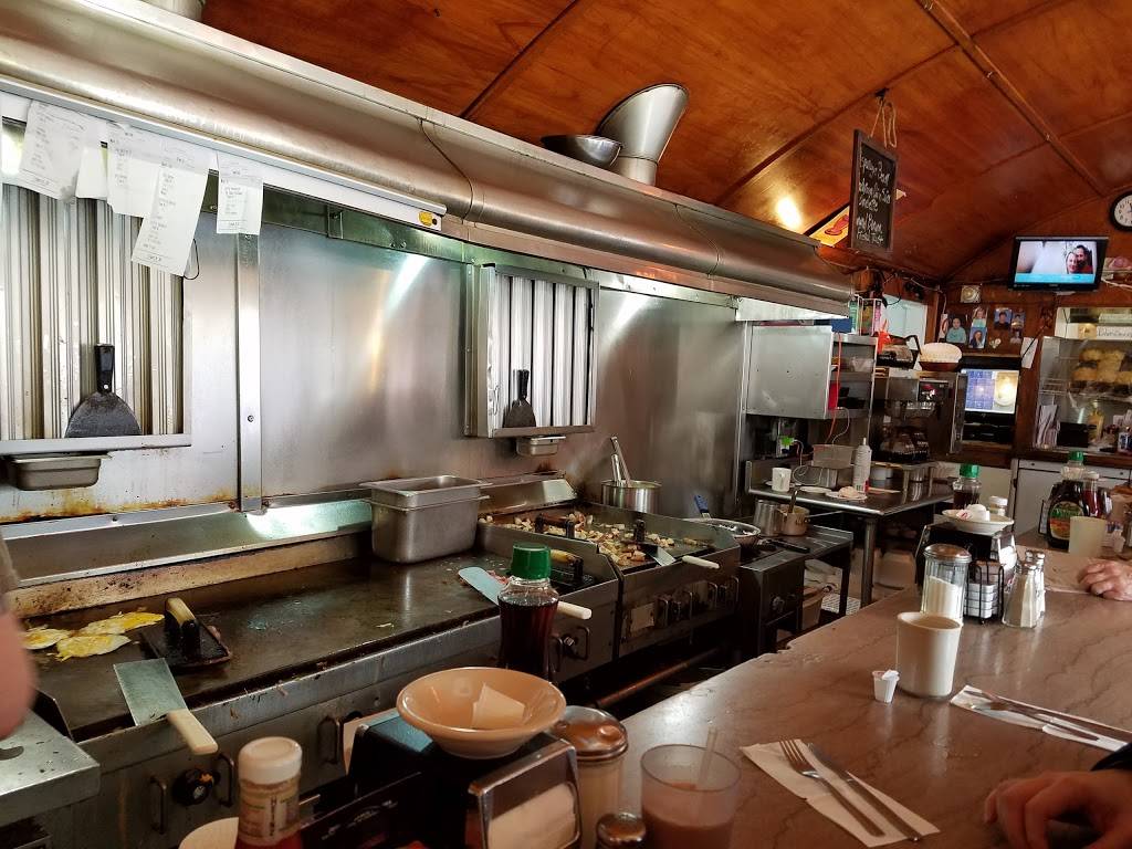 Debs Diner | restaurant | 4 Boston St, Salem, MA 01970, USA | 9787452348 OR +1 978-745-2348