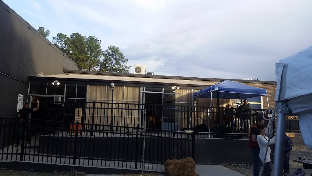 Lonerider Brewing Company | restaurant | 8816 Gulf Ct #100, Raleigh, NC 27617, USA | 9194428004 OR +1 919-442-8004