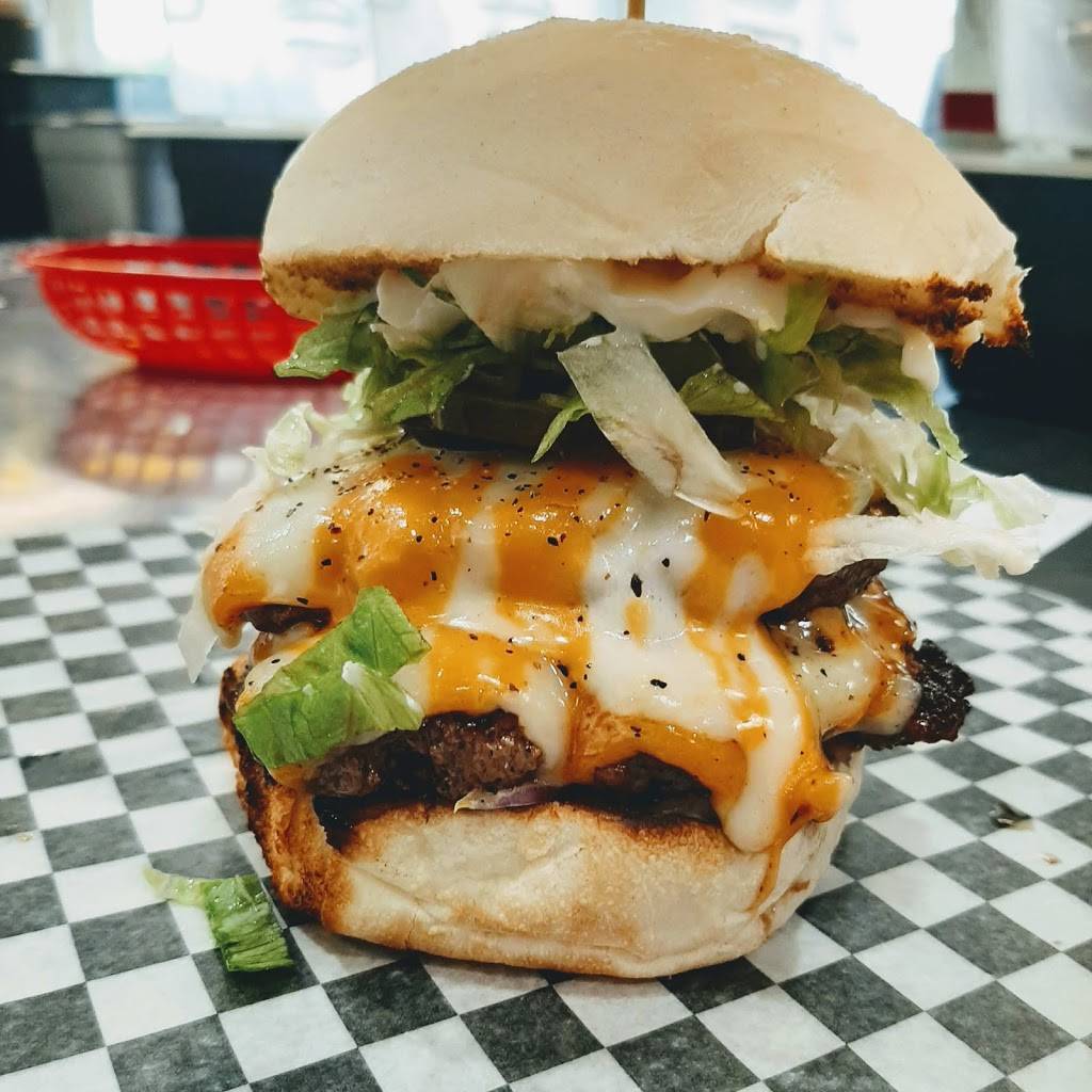 Mini Moes Burgers Fries and Funnel Cakes | restaurant | 1961 Lawrence Ave E #1, Scarborough, ON M1R 2Y8, Canada | 6473516637 OR +1 647-351-6637