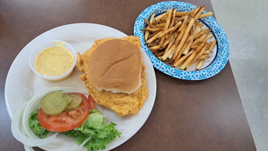 Gigis Country Store | restaurant | 310 Front St, Novinger, MO 63559, USA | 6604885533 OR +1 660-488-5533