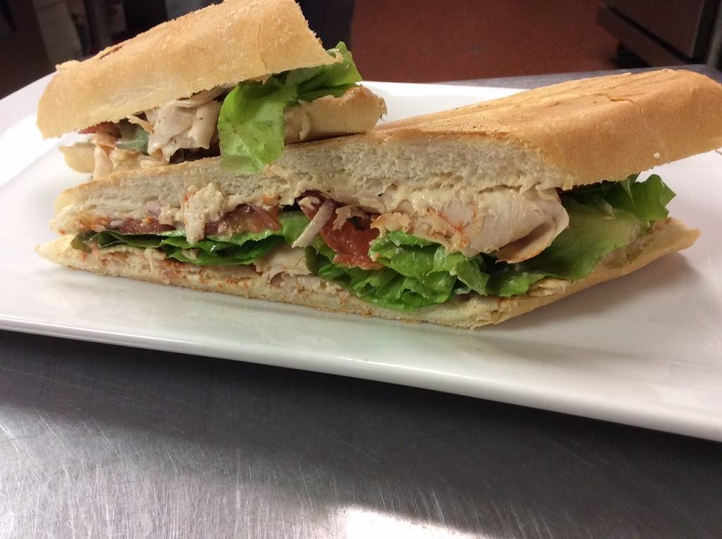 Dellas Cafe & Bistro | cafe | 608 Oakfield Dr, Brandon, FL 33511, USA | 8136843354 OR +1 813-684-3354