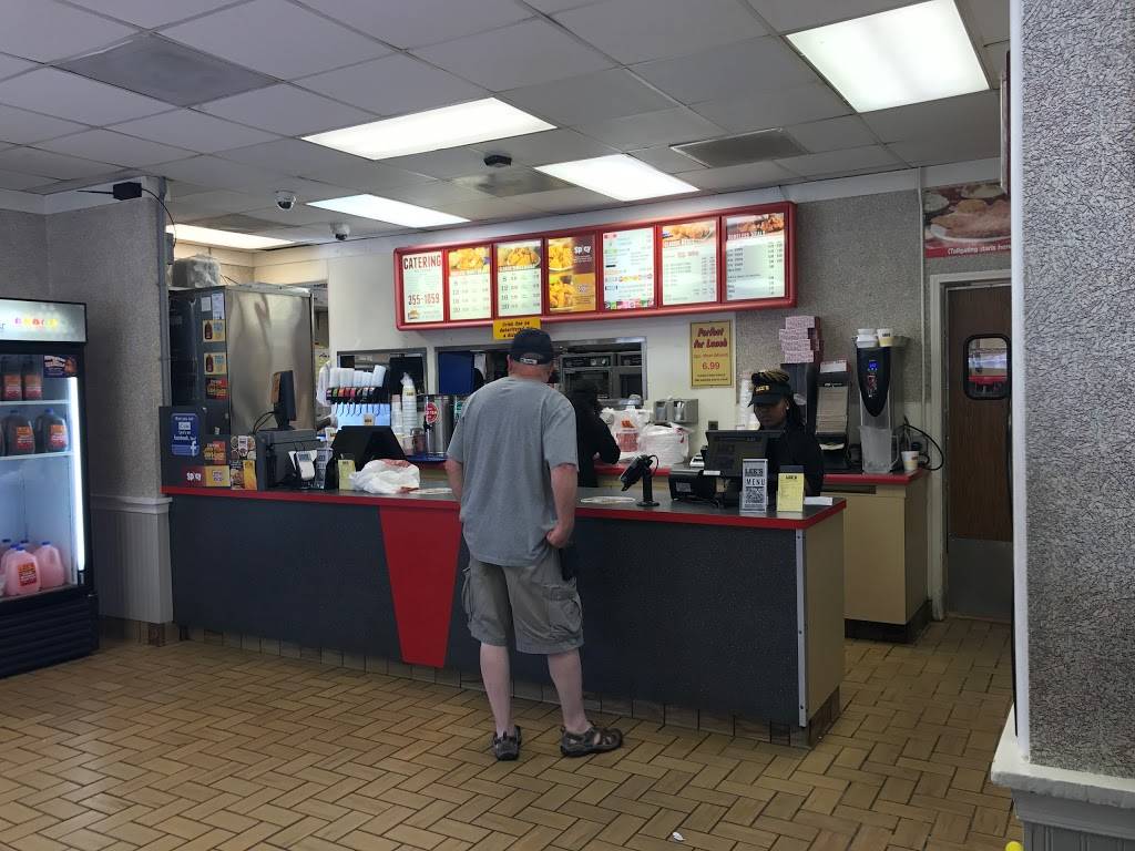 Lees Famous Recipe Chicken | restaurant | 2200 W Broad St, Richmond, VA 23220, USA | 8043551059 OR +1 804-355-1059