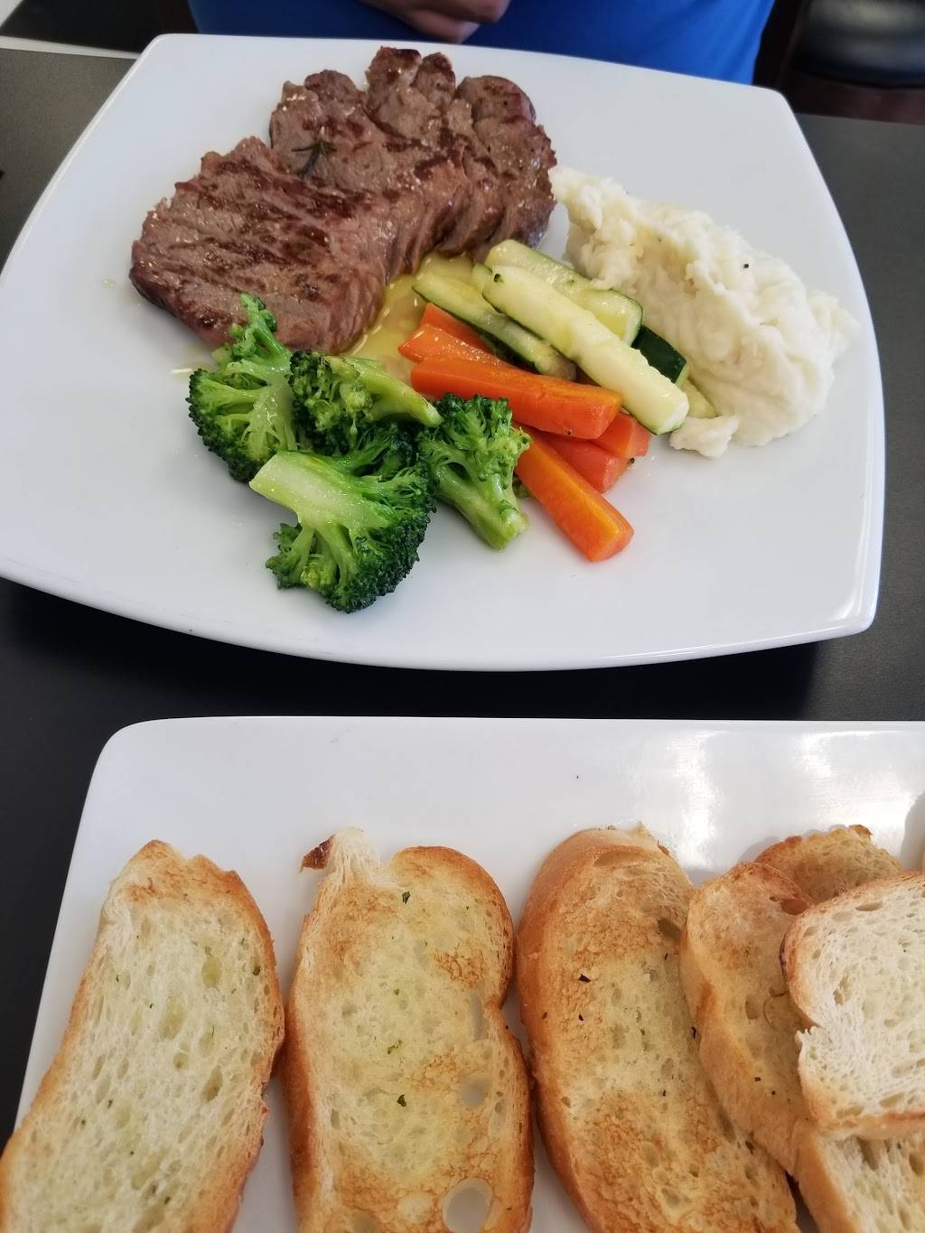 IL Bambino | restaurant | 1403 S Hooper Ave, Los Angeles, CA 90021, USA | 2135365149 OR +1 213-536-5149