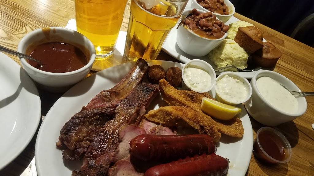 Sandra Dees | Bar-B-Que & Seafood | restaurant | 601 15th St, Sacramento, CA 95814, USA | 9164486375 OR +1 916-448-6375