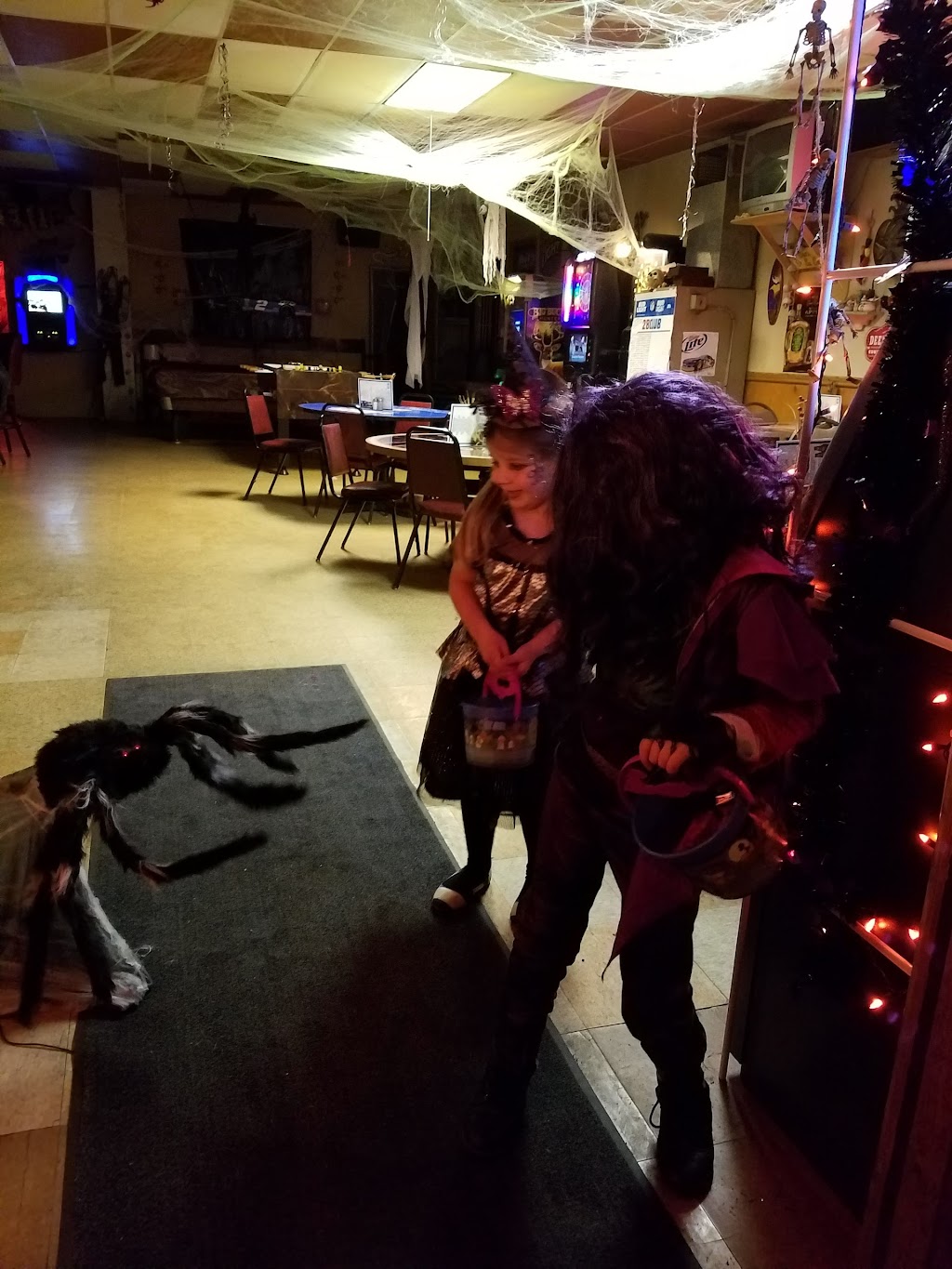 Hefs Bar and Grill | restaurant | 405 4th St, Chester, SD 57016, USA | 6054892388 OR +1 605-489-2388