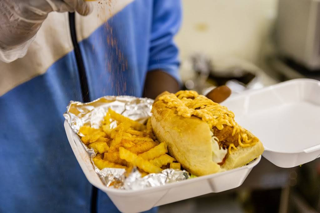 Seafood Lady - W Oak St | restaurant | 107 W Oak St, Louisville, KY 40203, USA | 5022109381 OR +1 502-210-9381