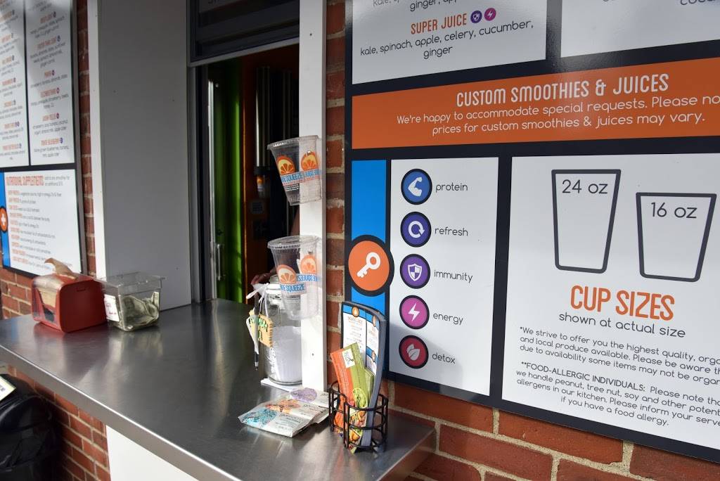 Maine Squeeze Juice Cafe | restaurant | 7 Wallingford Square #113, Kittery, ME 03904, USA | 2077032079 OR +1 207-703-2079