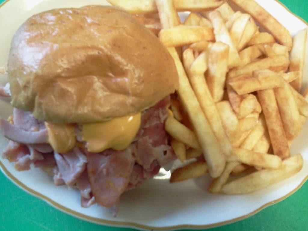 Toms Tavern & Restaurant | restaurant | 221 Main St, Kempton, IL 60946, USA | 8152536407 OR +1 815-253-6407