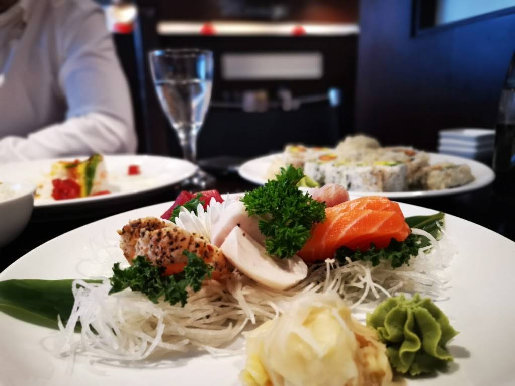 Momiji Japanese Restaurant | restaurant | 1801 Lakeshore Rd W, Mississauga, ON L5J 1H6, Canada | 9058238430 OR +1 905-823-8430