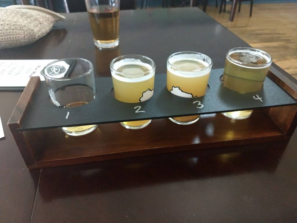 B’s Tap House | restaurant | 140 E Grand Ave, Wisconsin Rapids, WI 54494, USA | 7154212827 OR +1 715-421-2827