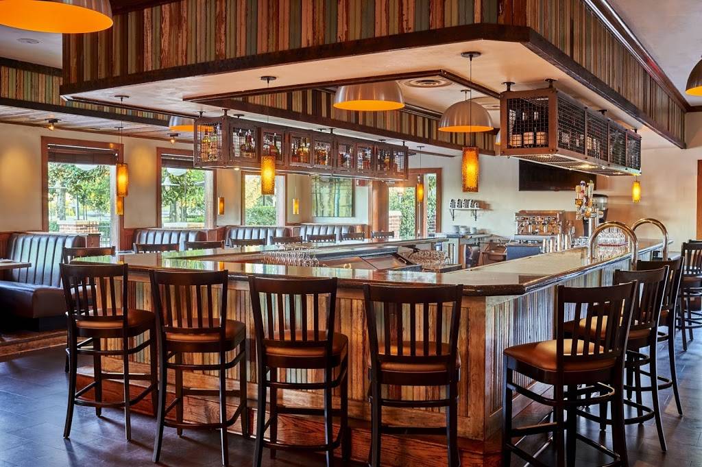 Landrys Seafood House | meal takeaway | 8800 Vineland Ave, Orlando, FL 32821, USA | 4078276466 OR +1 407-827-6466