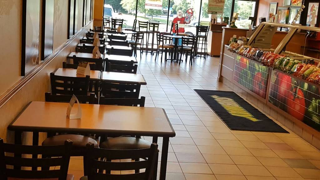 Subway Restaurants | restaurant | 790 Royal St George Dr, Naperville, IL 60540, USA | 6309222455 OR +1 630-922-2455