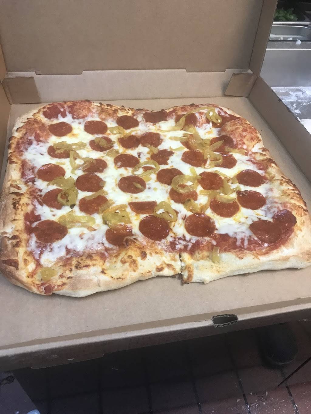 Mancinis New York Deli & Pizza | restaurant | 7711 S Raeford Rd, Fayetteville, NC 28304, USA | 9108678690 OR +1 910-867-8690