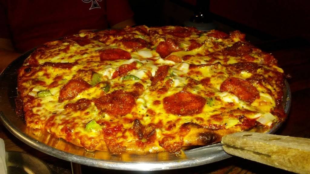 Daniellos Pizzeria & Pub | restaurant | 755 Main St, North Myrtle Beach, SC 29582, USA | 8432735168 OR +1 843-273-5168