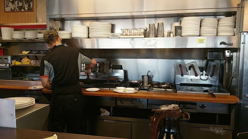 Waffle House | meal takeaway | 907 E Main St, Benson, NC 27504, USA | 9198944188 OR +1 919-894-4188