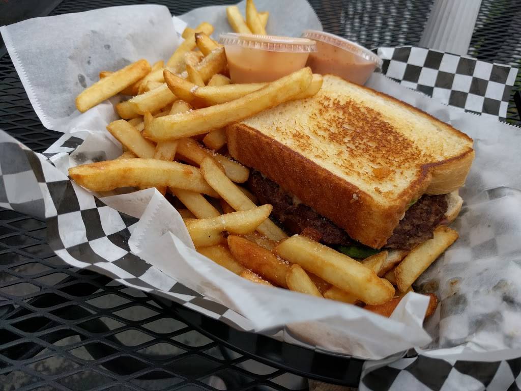 Carolina Burger | restaurant | 606 Blowing Rock Blvd, Lenoir, NC 28645, USA | 8287589707 OR +1 828-758-9707