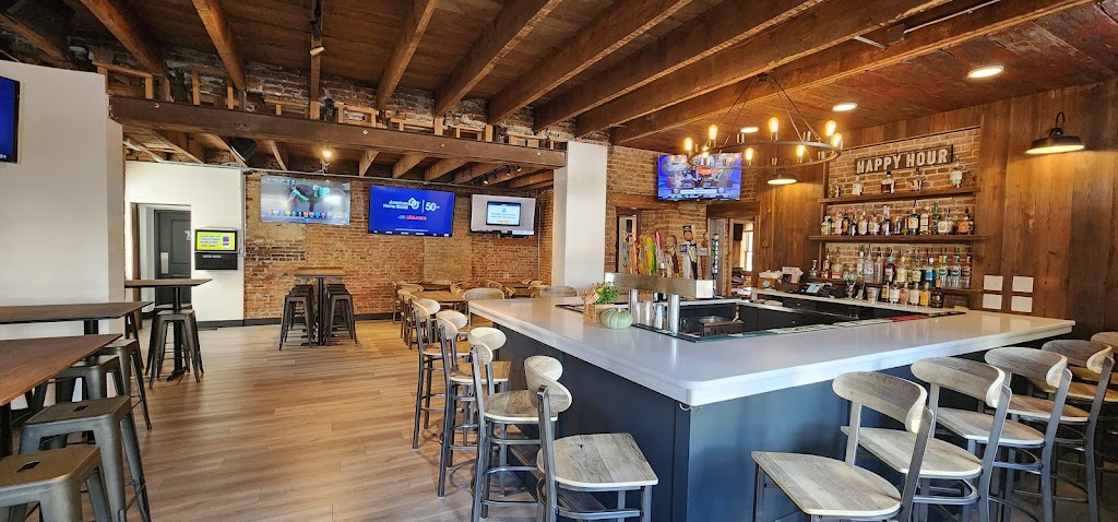 Happy Hour Sports Bar | restaurant | 117 N Main St, Waterloo, IL 62298, USA | 6189397127 OR +1 618-939-7127